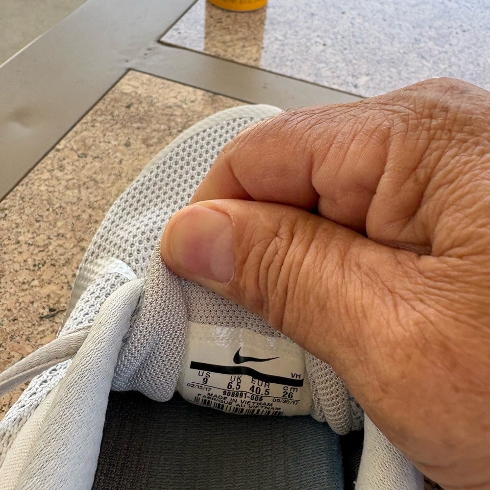 Nike Gray Sneakers Mesh Breathable Design - Picture 7 of 7